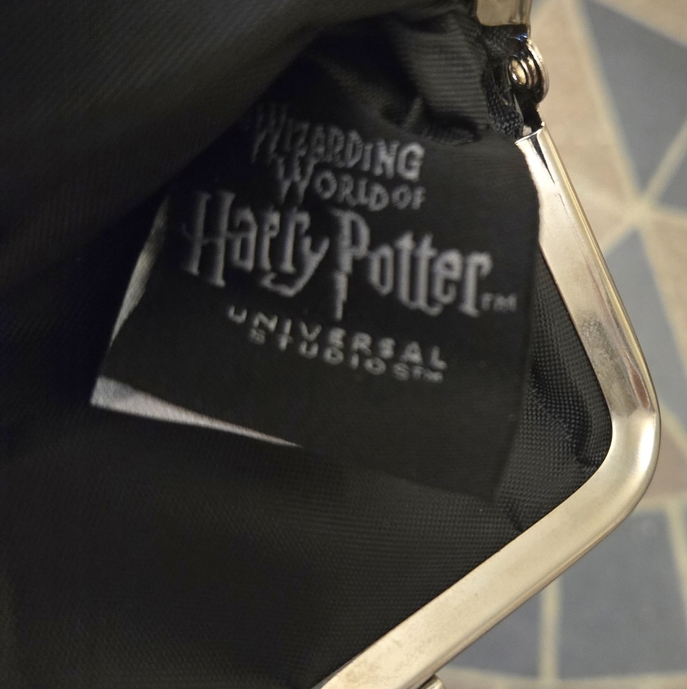 Harry Potter Hufflepuff Coin Purse - Picture 6 of 8
